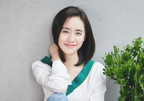 女生韩版圆脸中长发发型 不整容也能修饰圆脸的发型