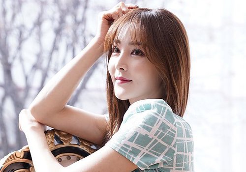 女生韩版圆脸中长发发型 不整容也能修饰圆脸的发型