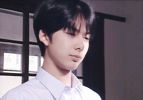 男生圆脸适合什么短发发型 挑战圆脸修颜发型反可爱能力