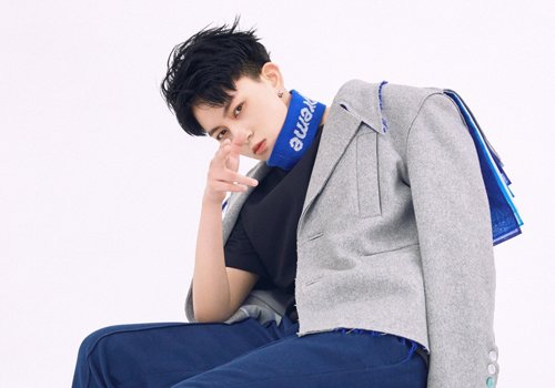 男生梳中分一定要内扣吗 2021男生凌乱中分内扣短发设计