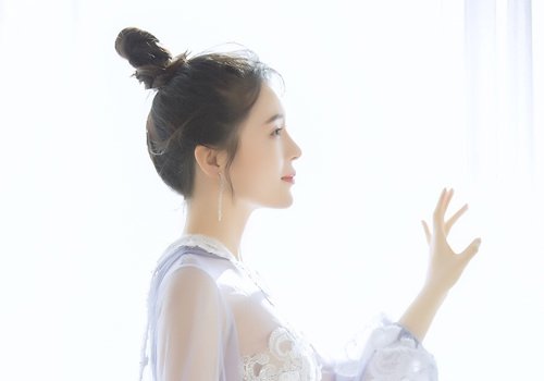 丸子头怎么扎简单好看 女生扎高丸子头要根据脸型选款式