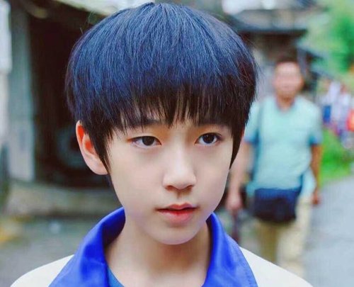 初中长脸男生剪什么发型好看 5款齐刘海衍生短发设计引领校园潮流