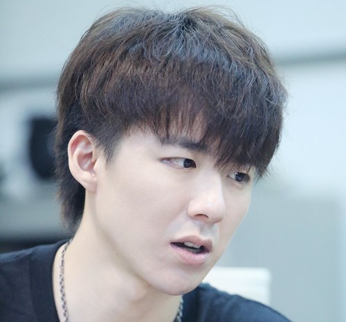 齐刘海斜刘海齐上阵大脸变小so easy 大圆脸男生流行刘海短发top5