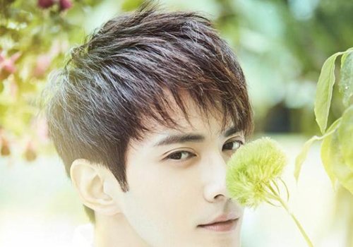 2021潮流男生发型从学生开始 学生时代你的发型就是可刊登那种