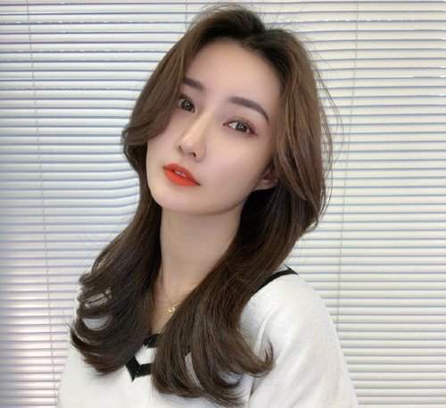 没有刘海的女孩烫纹理长发好看吗 纹理烫不是男孩标配女生也能用