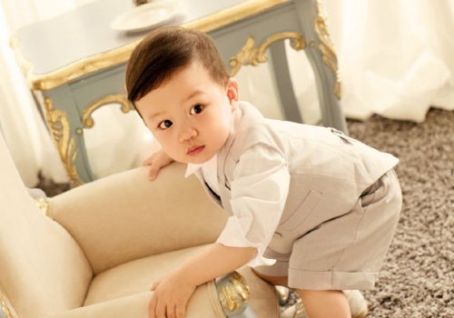 1岁的小男孩都有哪些合适的发型图片 最全的男童发型梳法解决问题