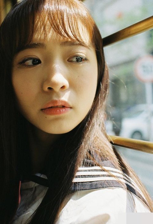 剪短刘海适合什么样长发 人见人爱的长直发搭大脸型