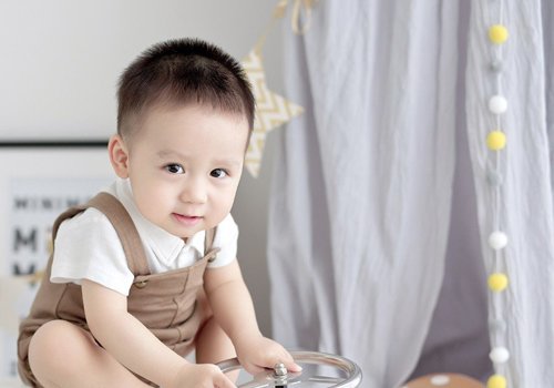 发型师安利几款一岁男宝宝短发发型 简单时尚短发让小男孩好萌