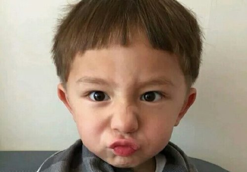 脸瘦的男童适合剪什么发型 都在看肉肉脸发型男童瘦脸也能时尚