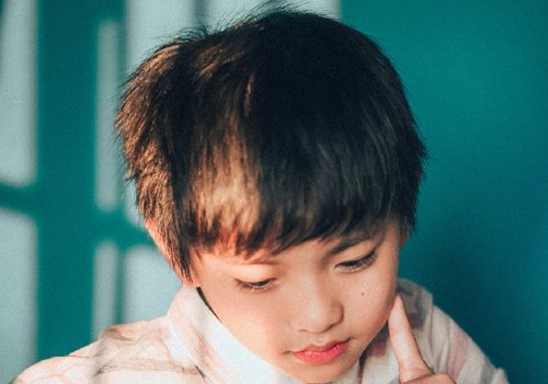 脸瘦的男童适合剪什么发型 都在看肉肉脸发型男童瘦脸也能时尚