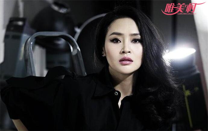 于明加的现任老公是谁 胡俊到底是做什么的呢