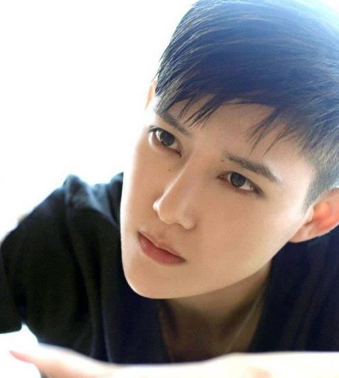 ���������еĻ���Ů�� ��ʵ��������һλŮ��