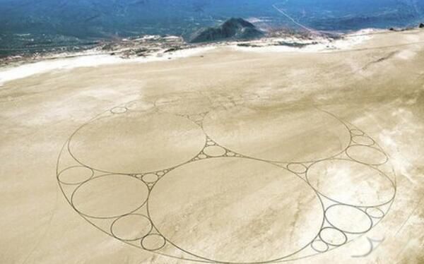 沙漠怪圈之谜真相揭秘 沙漠中为何出现巨大怪圈是怎么来的