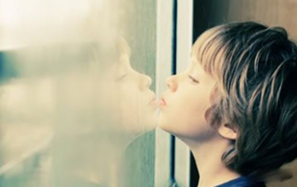 自闭症是什么意思 自闭症的孩子有哪些表现症状