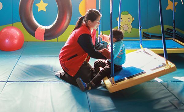 自闭症是什么意思 自闭症的孩子有哪些表现症状