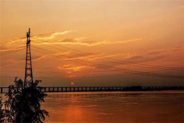 �ƺӵ��µ����ж���� �ƺ�͸���ײ���ʵ����