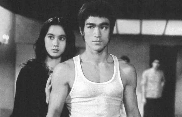 丁佩与李小龙之间的故事 他俩到底是什么关系