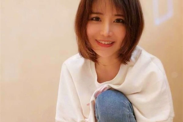 陈一发儿挤奶照 不动声色的露春色证明自己有沟