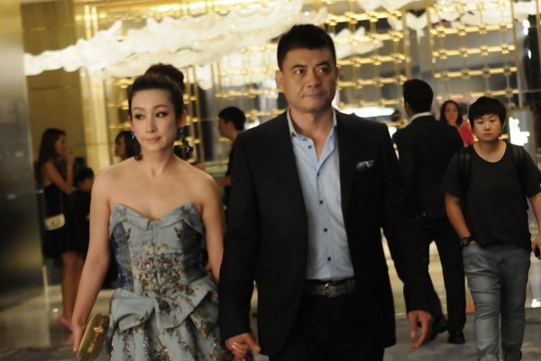 王新军个人资料简介 王新军前妻和现任妻子照片