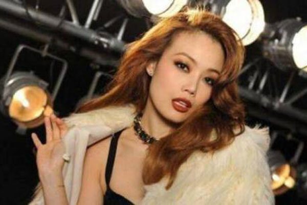 ������������ϼ�� ���Ӣ�����Ƶĳ���ǰ�߸���