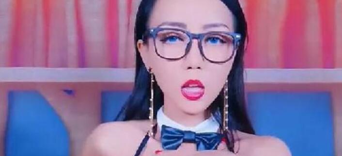 女王周晓琳是什么人 为了迎合男性的喜好太拼了