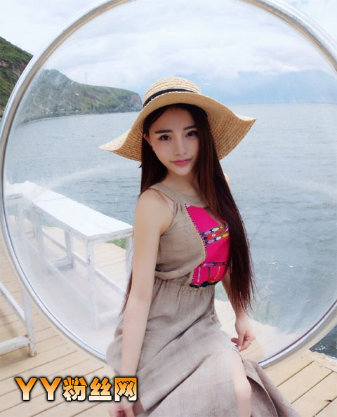 女主播COS阿狸直播上衣滑落30秒完整视频图片无码 璐璐险露大胸