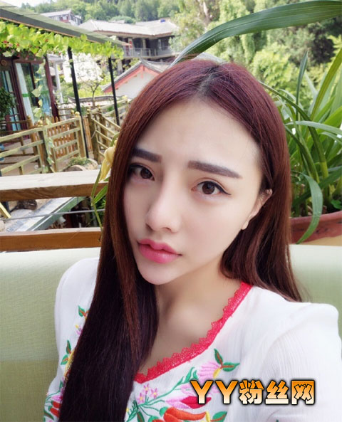 女主播COS阿狸直播上衣滑落30秒完整视频图片无码 璐璐险露大胸