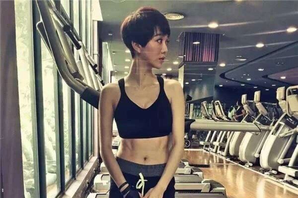 ����Ӿװ������ҵ��ͼƬ Ӿװ�ձ���־�ỹ��