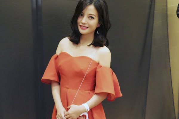 赵薇到底犯了什么事 国家为什么不敢动赵薇