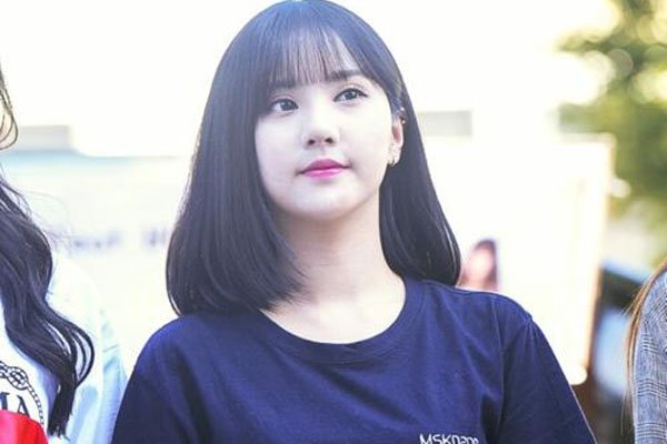 丁恩妃舞台上无内 节目半蹲事件是怎么回事