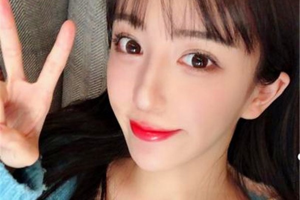 妃凌雪和菊花什么关系是情侣嘛 因工作态度不合间隙很深