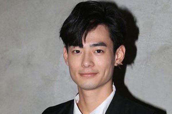 何浩文公开恋情 鸭王下面真大拍戏瞬间被发现