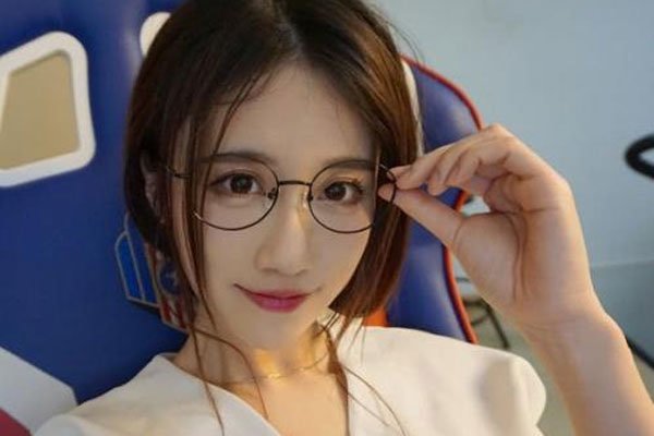 �������Ӿ�2���Ϲ�����Ƭ д�治�ż���ʵ����