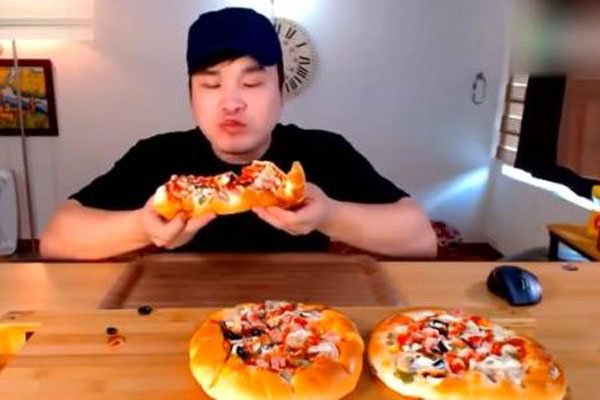 韩国大胃王donkey视频资料 吃大闸蟹和整碗青椒我是真的服