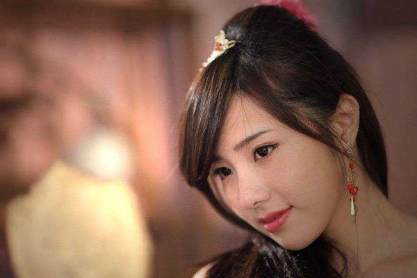 古代女子骑木驴雕像 封建社会人很重视自己的脸面