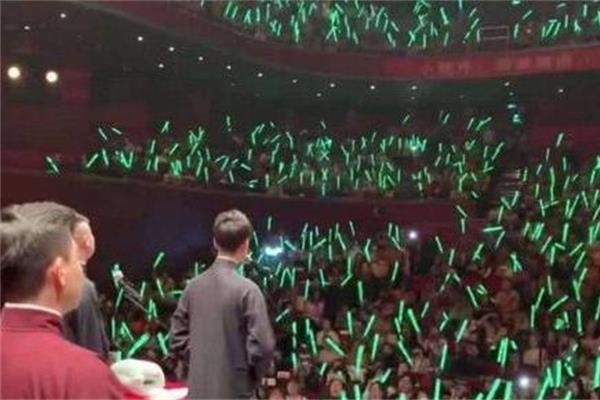 张云雷三庆园事件 粉丝因为太兴奋导致行为失控