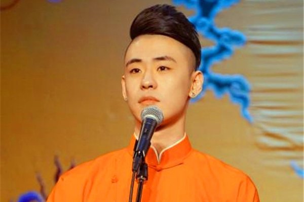 张云雷三庆园事件 粉丝因为太兴奋导致行为失控