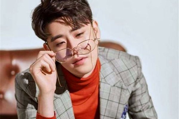 张云雷三庆园事件 粉丝因为太兴奋导致行为失控