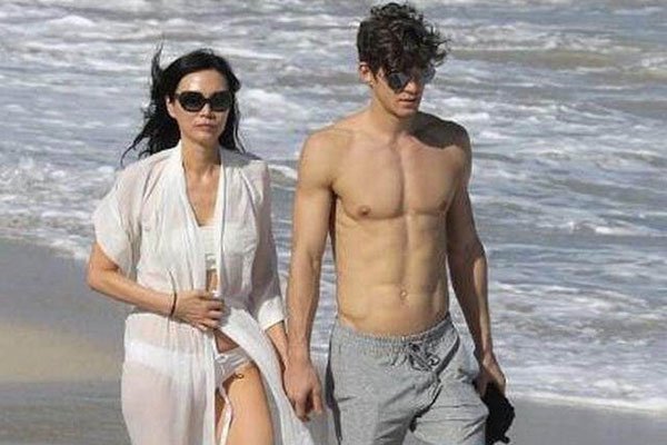 邓文迪个人资料及简介 与默多克在一起生活几年