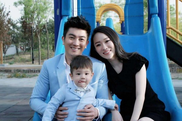 杜江拿什么养霍思燕 杜江霍思燕私下各玩各的婚变了吗