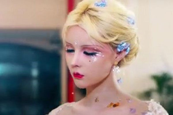 芭比迪丽拉原来的样子 整过容嘛整容前照片