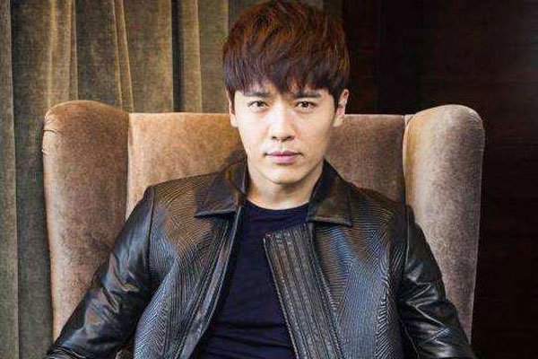 ��诸��������ͬһ��? ���������谸��Ů������˭