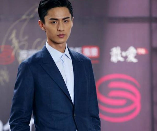 ����¶����Ƭ �Ժ����Ĵ������ε���̬