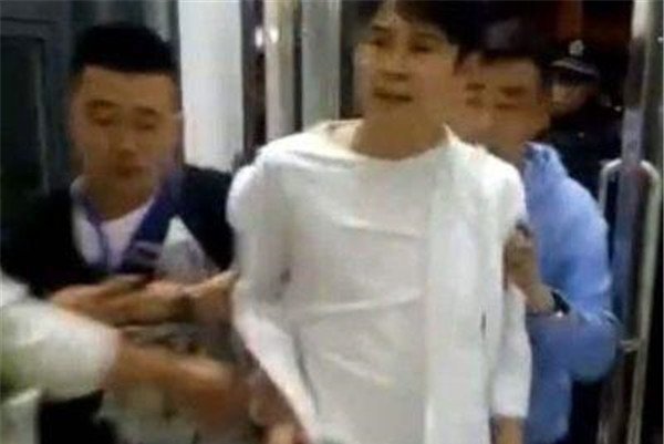 С���������¼����� ��ʵ������پ���Ӧ�÷��ı�ҥ