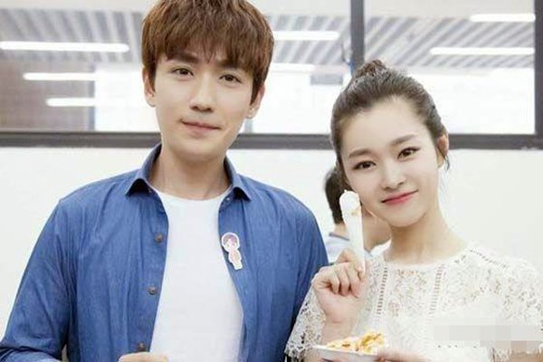 ��һ��Ů������˭? ������һ������֤?