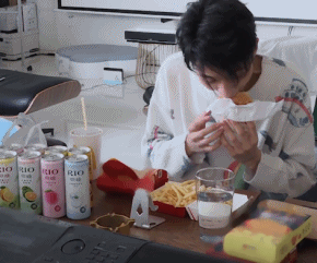 �Ϻ������ͼҾƵ��ʲô �������Ǹ�������?��������ʲô��