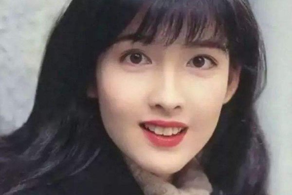 �ܻ������ѵþ������� ��Ů������һ�һЦ��������