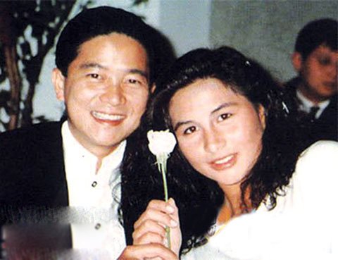 陈百强与何超琼的恋情故事 扶棺哭的死去活来:陈百强死亡真相