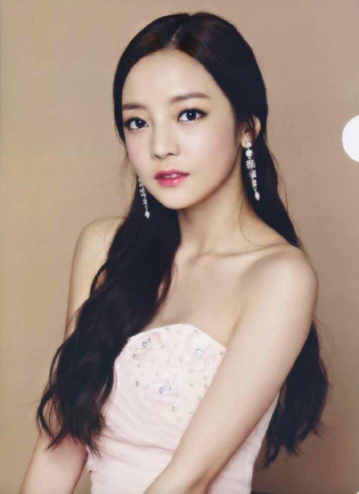 �ߺ����������ϼ��ͼƬ ǰ���ѱ��ߺ����ұ������жദ�˿�