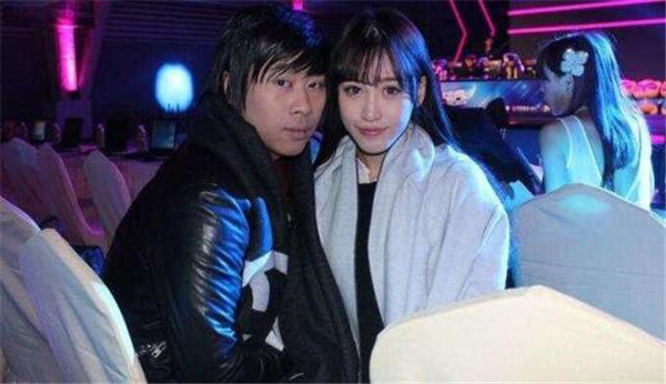 uu赵梦玥一血到底是谁拿的 PDD拿了电竞公车uu的一血事件